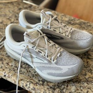 Brooks Gray Women's Sneakers